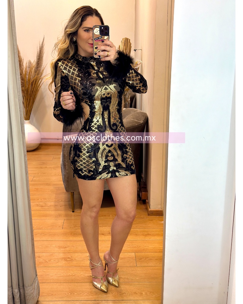 MINI DRESS LENTEJUELA CON PLUMAS EN MANGAS