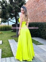 MAXI DRESS SATINADO CON ABERTURA EN PIERNA Y CIINTO
