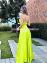 MAXI DRESS SATINADO CON ABERTURA EN PIERNA Y CIINTO
