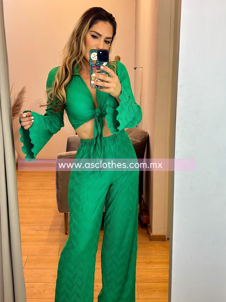 CONJUNTO PANTALON HOLGADO Y TOP ONDAS EN TELA