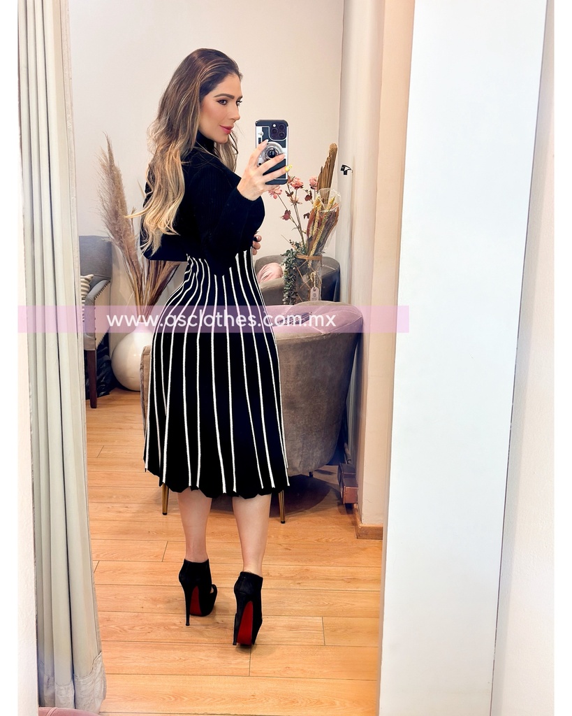 MIDIDRESS BICOLOR MANGA LARGA VOLADITO CON CUELLO ALTO