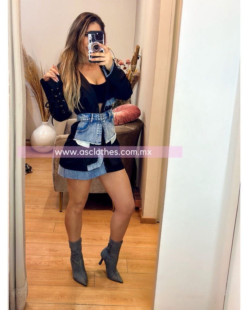 BLAZER DESCUBIERTO DE HOMBRO CON DETALLES MEZCLILLA