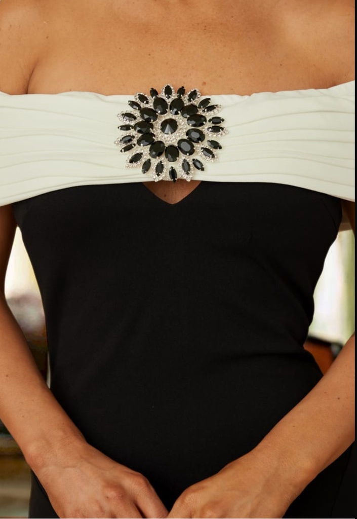 MAXI DRESS A LOS HOMBROS BICOLOR CON MEDALLONES
