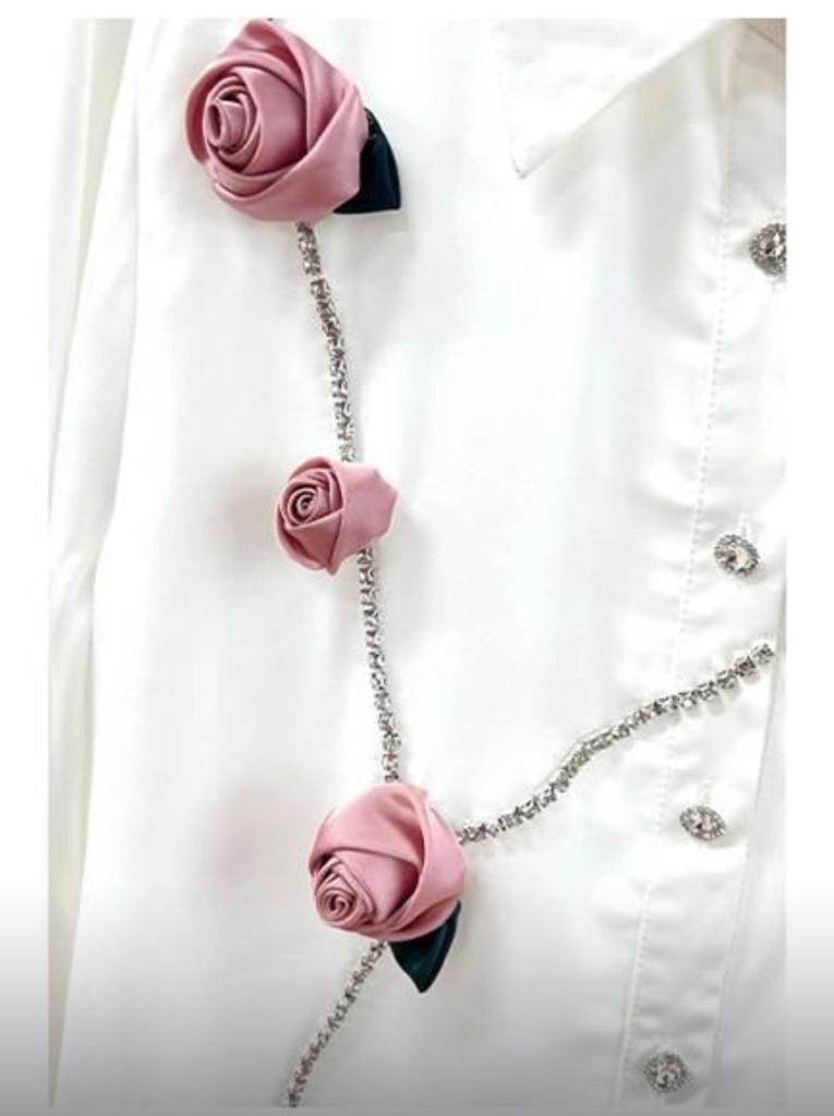 CAMISA CON ROSAS ROSA Y CADENA
