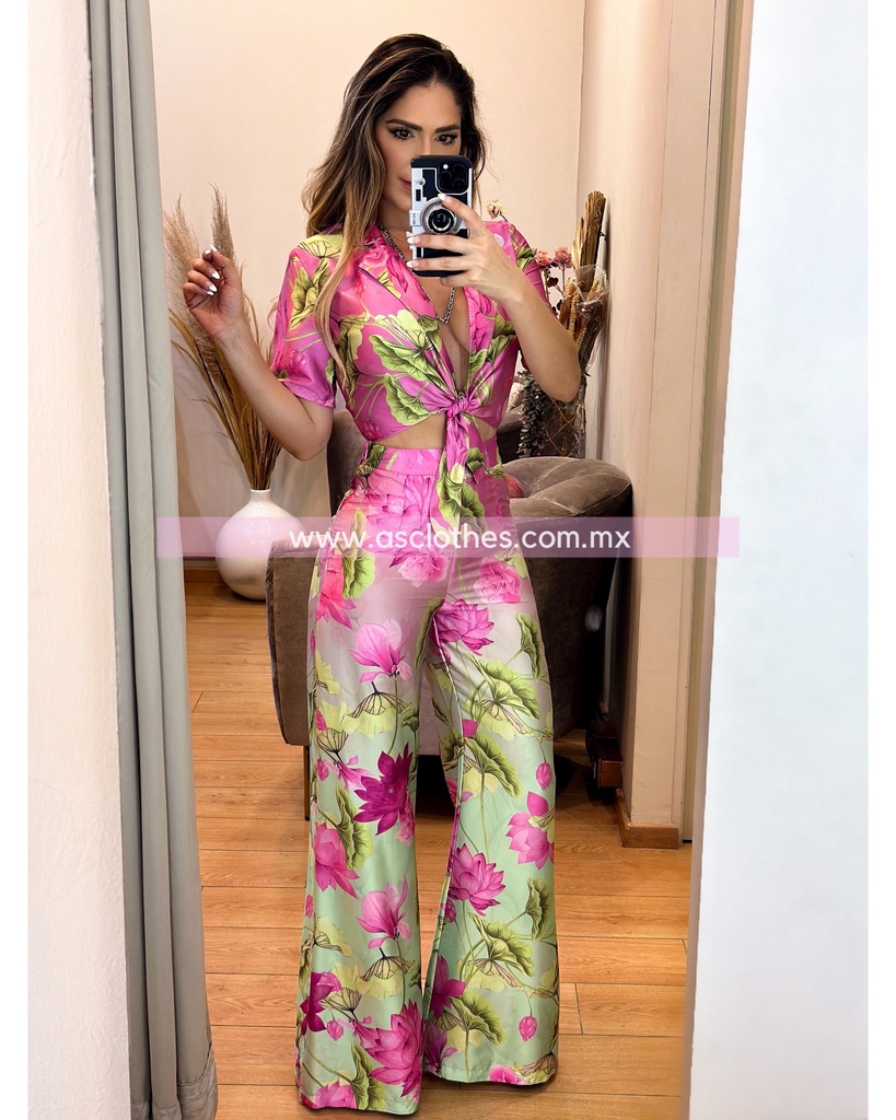 SET DE PANTALON Y CROP TOP MANAGA CORTA