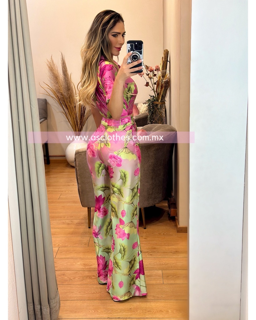 SET DE PANTALON Y CROP TOP MANAGA CORTA