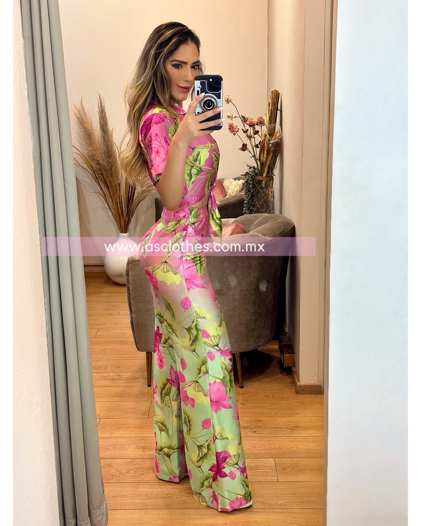 SET DE PANTALON Y CROP TOP MANAGA CORTA