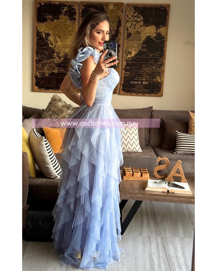 MAXI DRESS TULL OLANES UN HOMBRO CON DETALLES EN GAJOS
