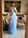 MAXI DRESS TULL OLANES UN HOMBRO CON DETALLES EN GAJOS