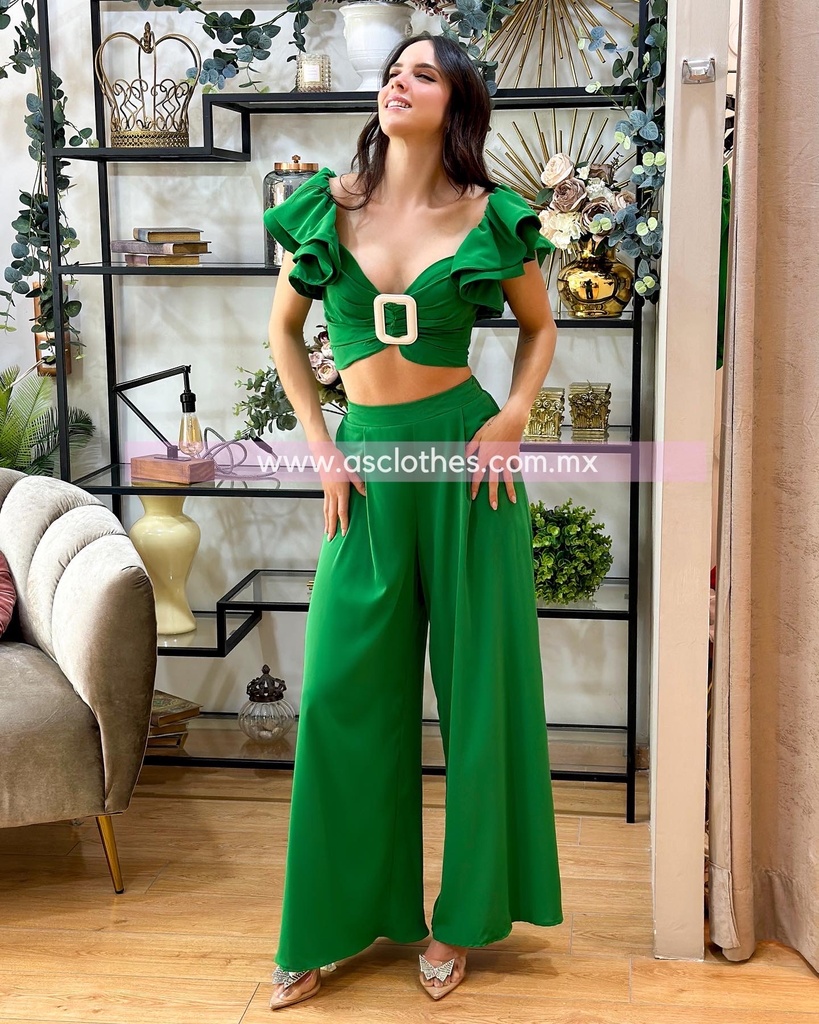 CONJUNTO PANTALON Y TOP CON ARGOLLA EN PECHO