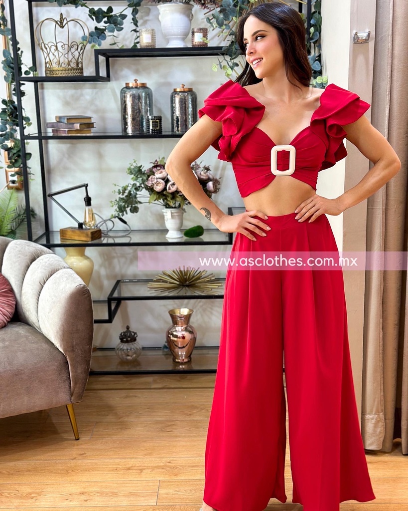 CONJUNTO PANTALON Y TOP CON ARGOLLA EN PECHO