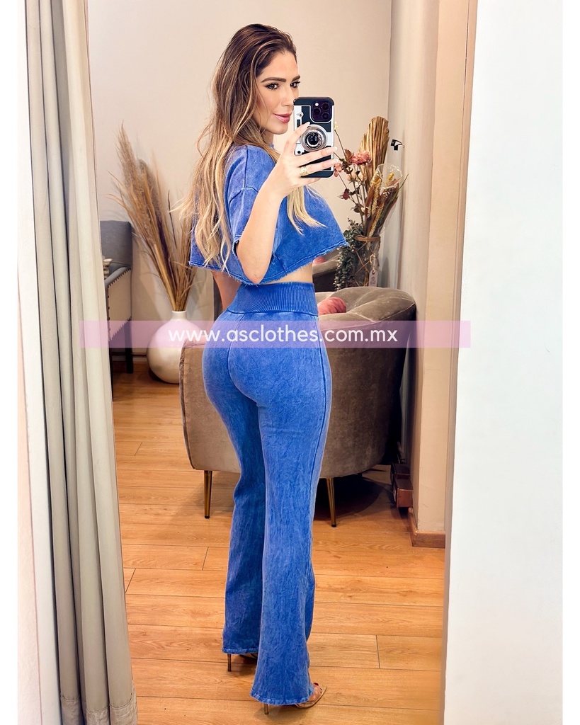 TRAJE PANTALON AGUJETAS