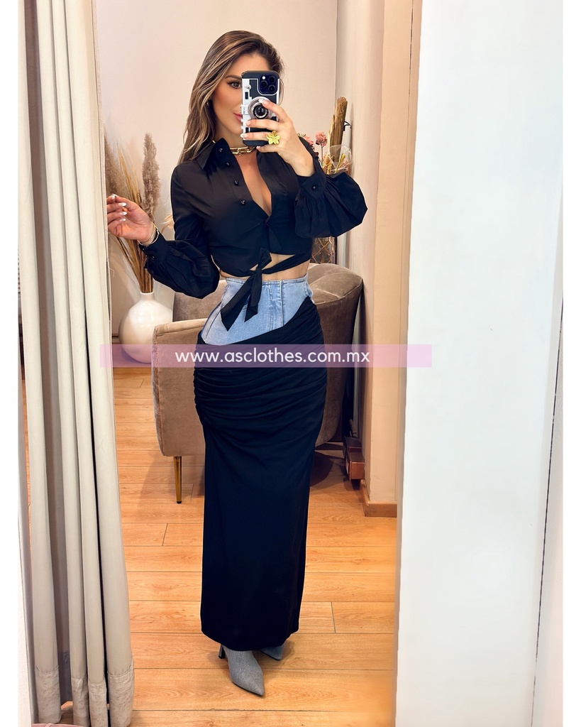 CAMISA CROP ESCOTE EN ESPALDA  BOTONES DE PERLAS 