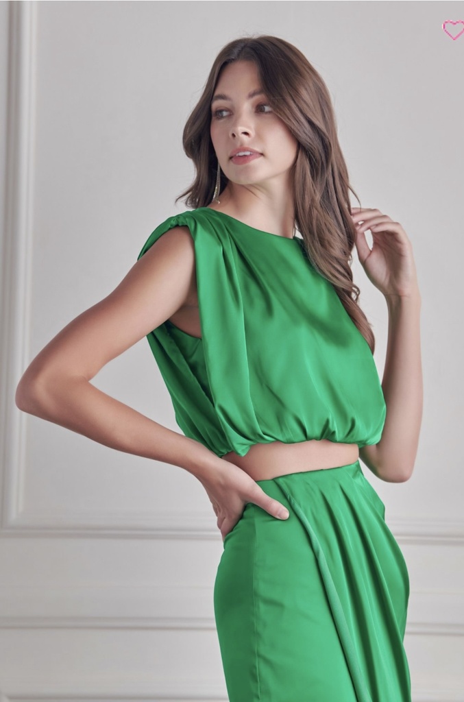 BLUSA SIN MANGA CON HOMBRERA  TIPO SATINADA