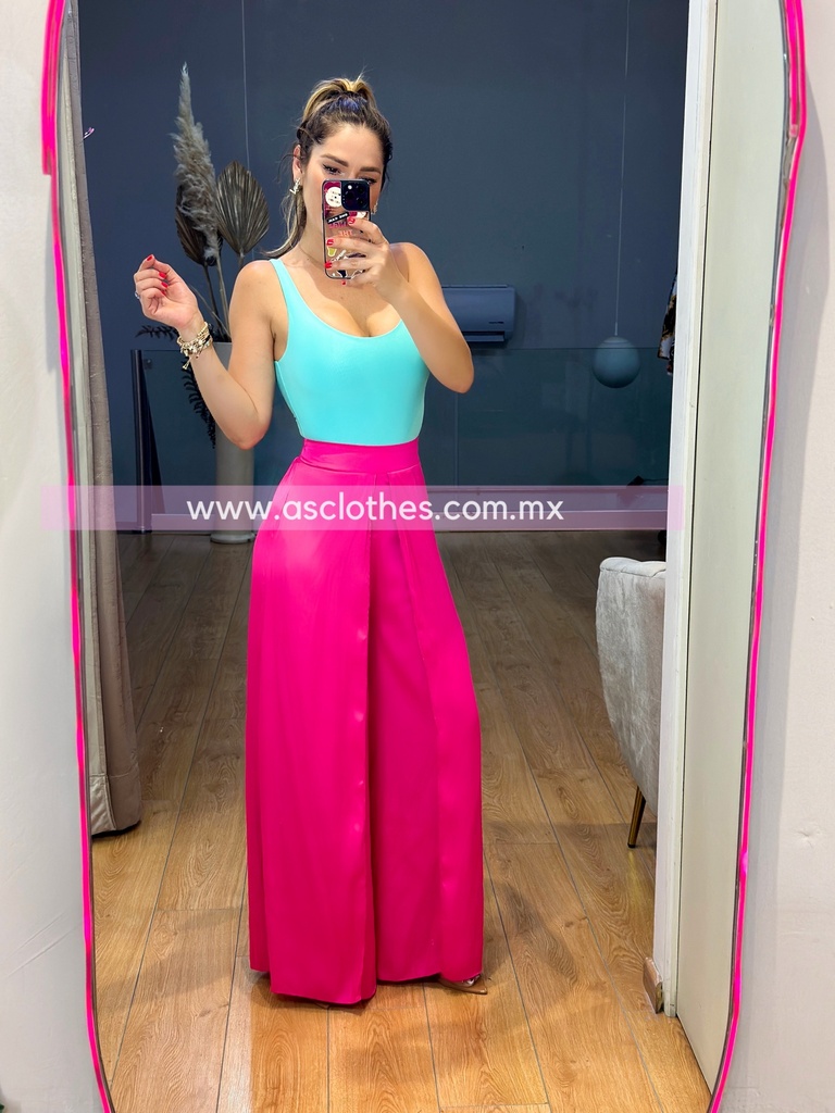 PANTALON PATA ELEFANTE TELA SATINADA  CON FALDON