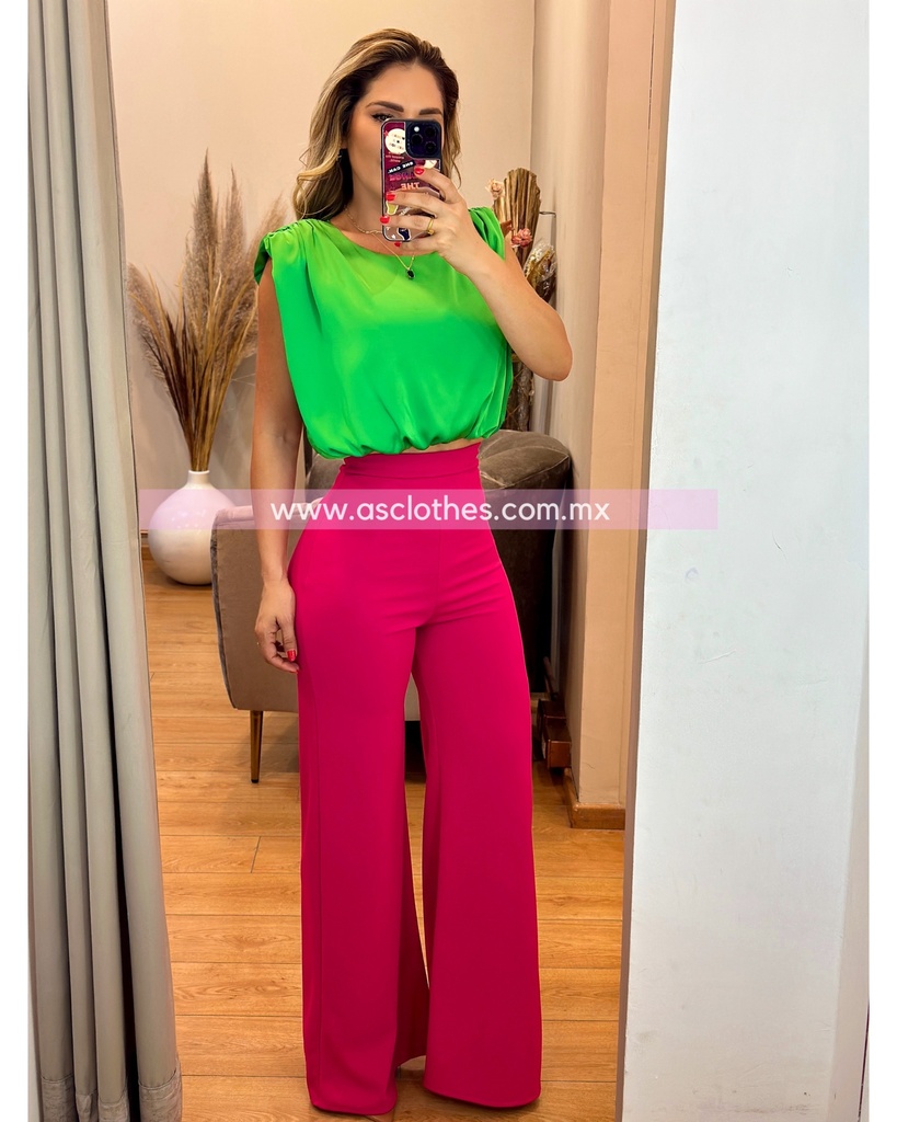 BLUSA SIN MANGA CON HOMBRERA  TIPO SATINADA