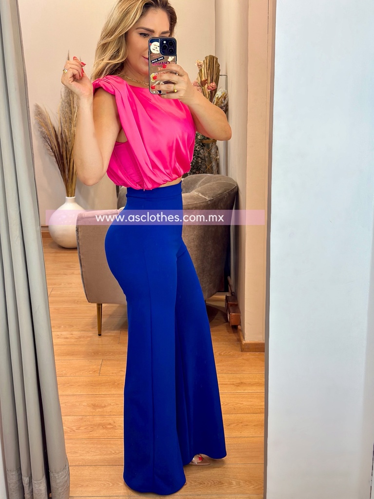 BLUSA SIN MANGA CON HOMBRERA  TIPO SATINADA