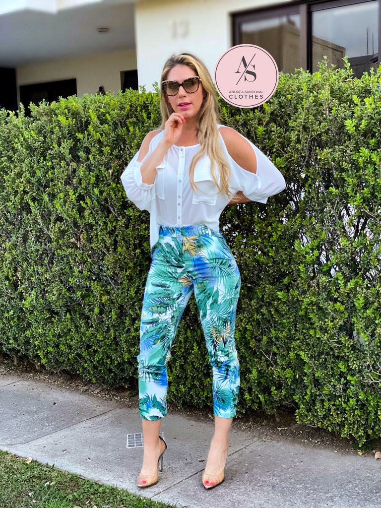 BLUSA CON BOTONES AL FRENTE