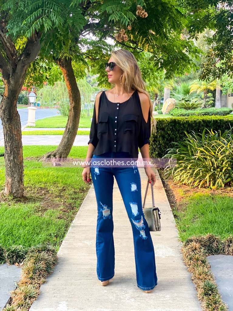 BLUSA CON BOTONES AL FRENTE