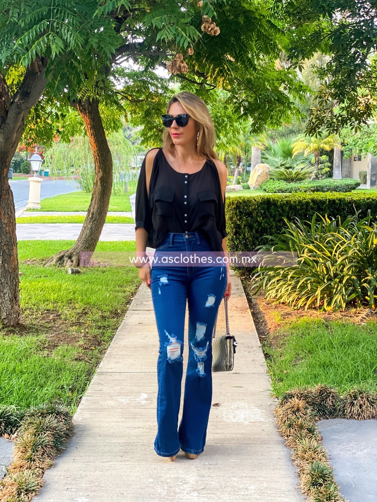 BLUSA CON BOTONES AL FRENTE