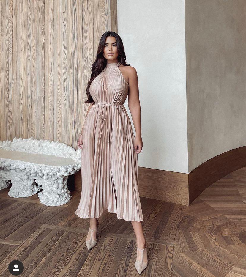 VESTIDO MIDI CUELLO TABLONES SON CINTITO