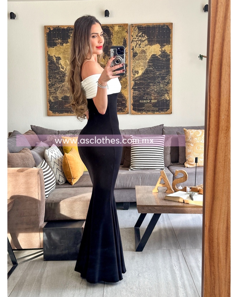 MAXI DRESS A LOS HOMBROS BICOLOR CON MEDALLONES