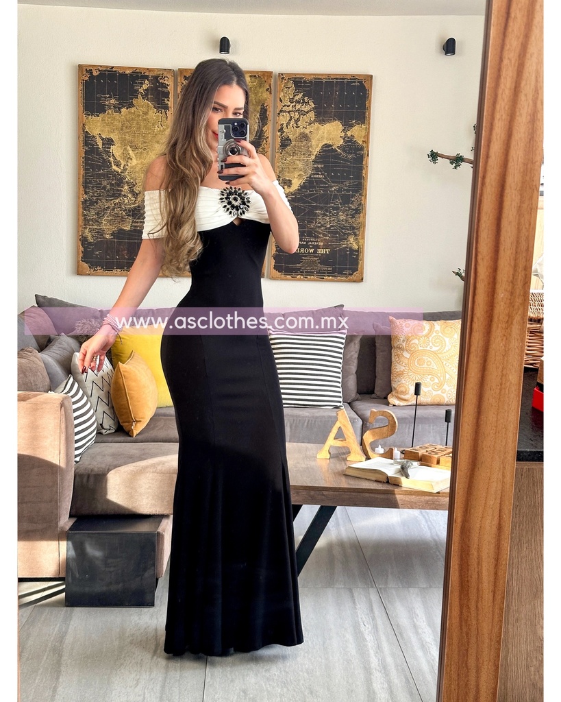 MAXI DRESS A LOS HOMBROS BICOLOR CON MEDALLONES