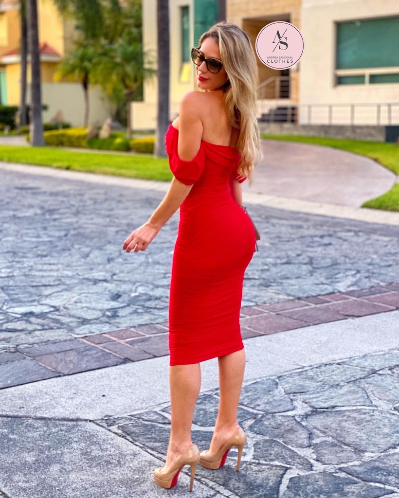 VESTIDO DRAPEADO A LOS HOMBROS