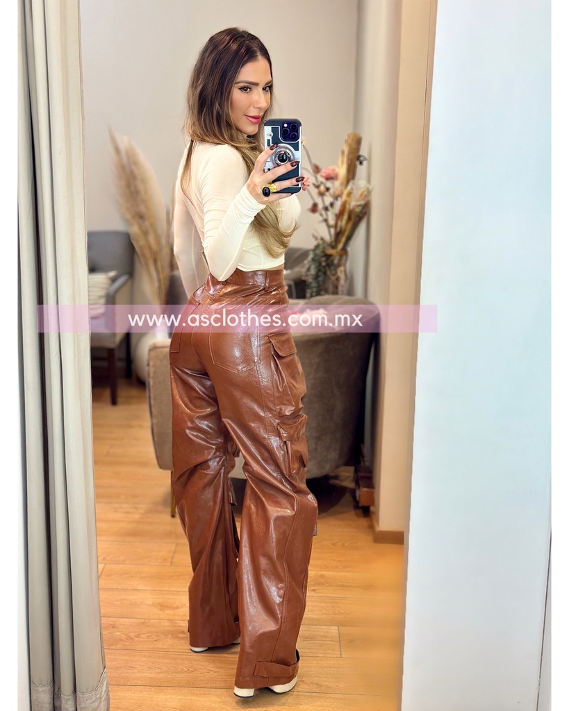 PANTALON CARGO TIPO PIEL