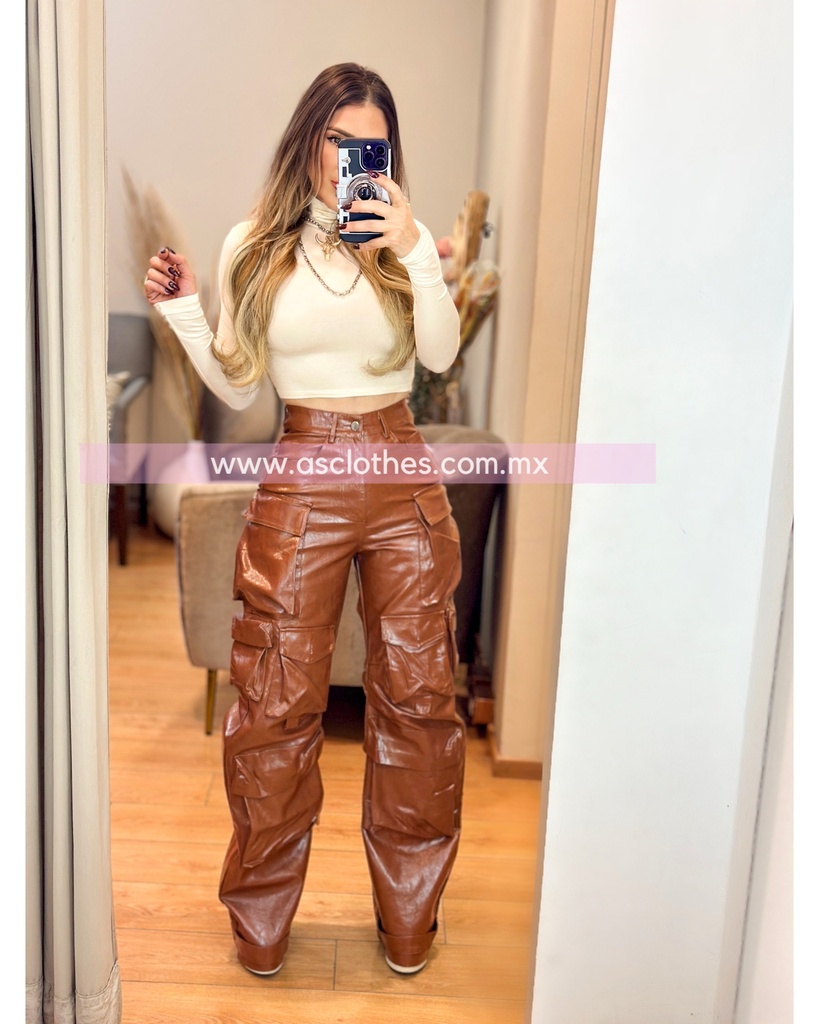 PANTALON CARGO TIPO PIEL