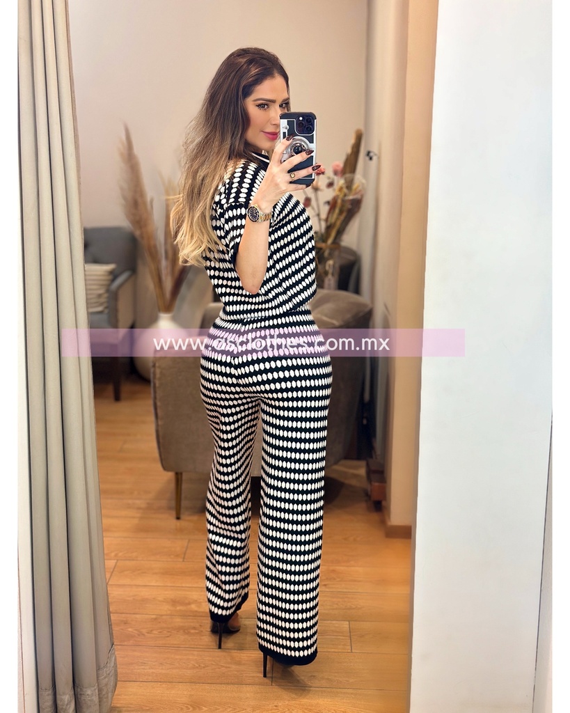 CONJUNTO DE PANTALON Y BLUSA MANGA CORTA LUNARES Blancos