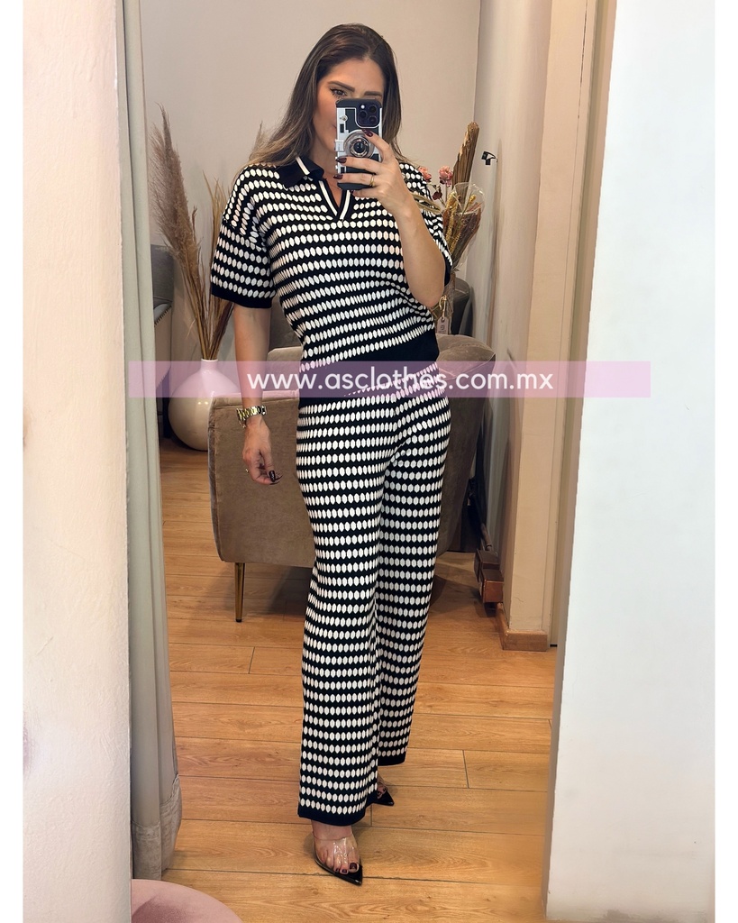 CONJUNTO DE PANTALON Y BLUSA MANGA CORTA LUNARES Blancos