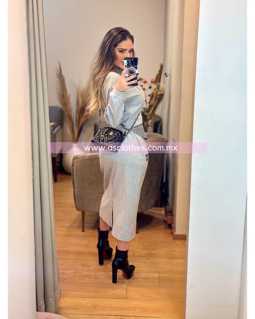 SET DE FALDA Y BLUSA TIPO SUDADERA MIU 