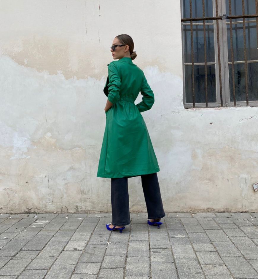 GABARDINA TIPO PIEL CON SIUETADOR