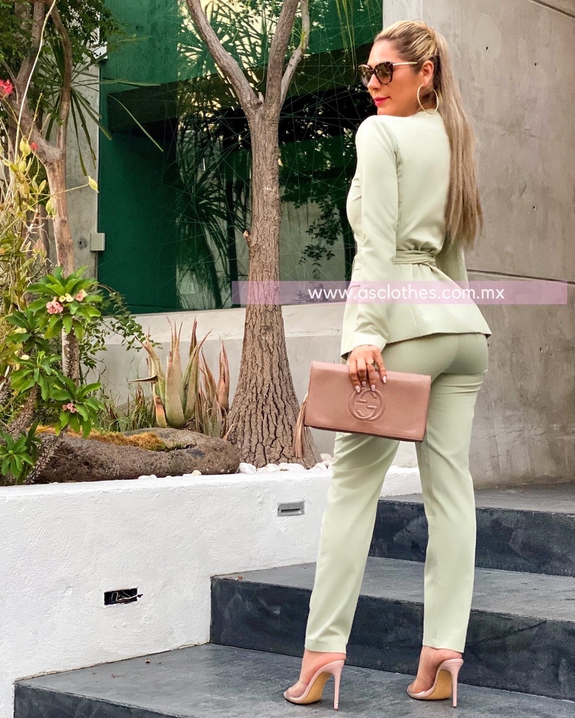 TRAJE LAZO ENVOLVENTE