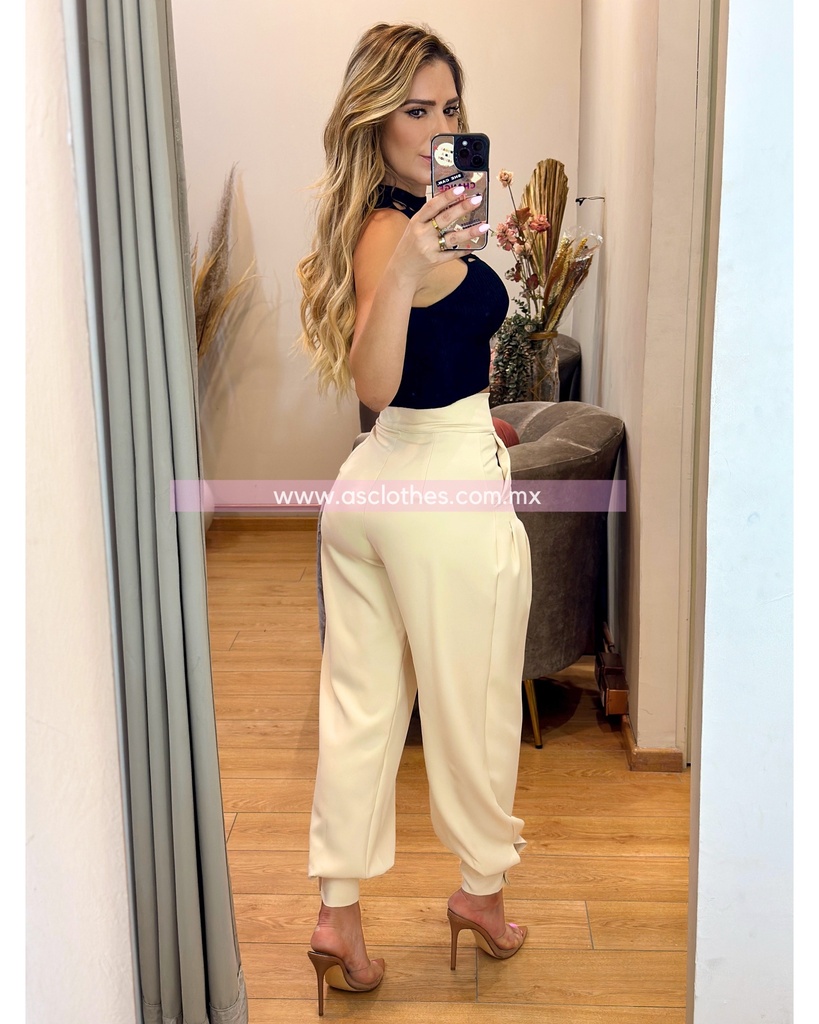 PANTALON CORTE BOMBACHO Y PINZAS