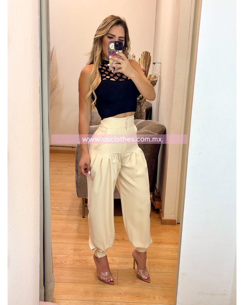PANTALON CORTE BOMBACHO Y PINZAS