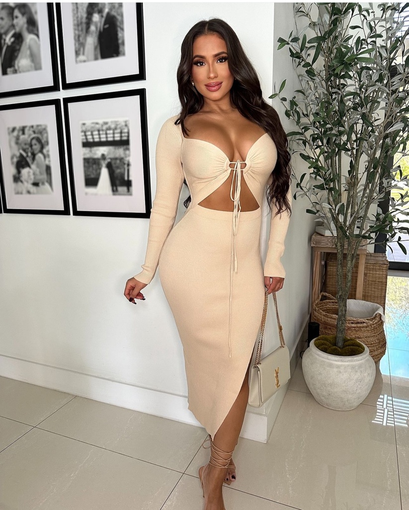 VESTIDO TEJIDO CON ABERTURAS