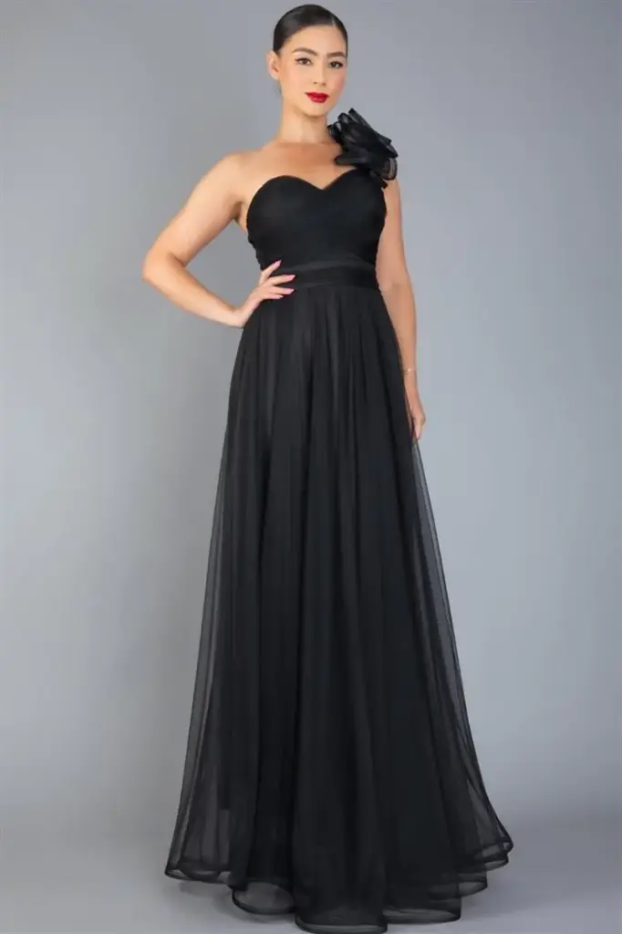 MAXI DRESS TULL OLANES UN HOMBRO CON DETALLES