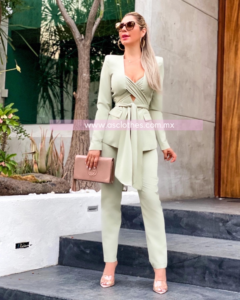 TRAJE LAZO ENVOLVENTE