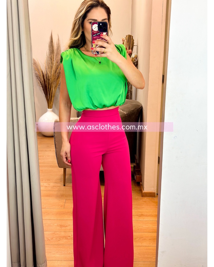 BLUSA SIN MANGA CON HOMBRERA  TIPO SATINADA