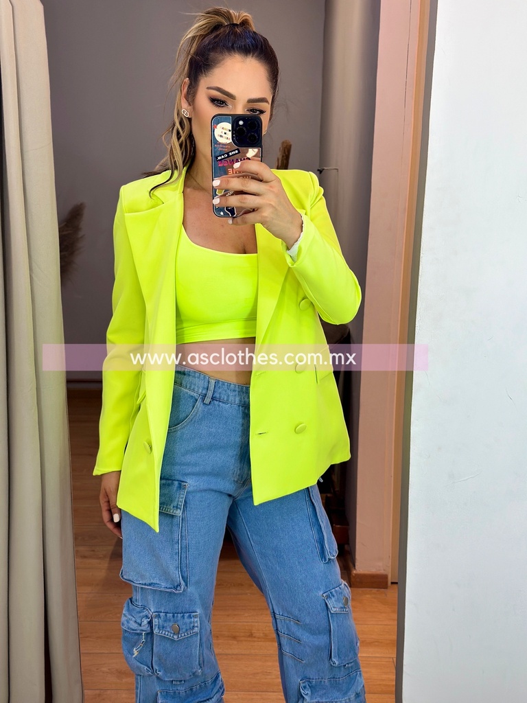 BLAZER MANGA LARGA CON HOMBRERAS Y BOTONES 