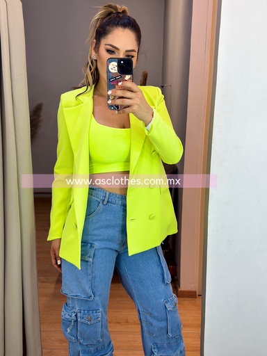 BLAZER MANGA LARGA CON HOMBRERAS Y BOTONES 