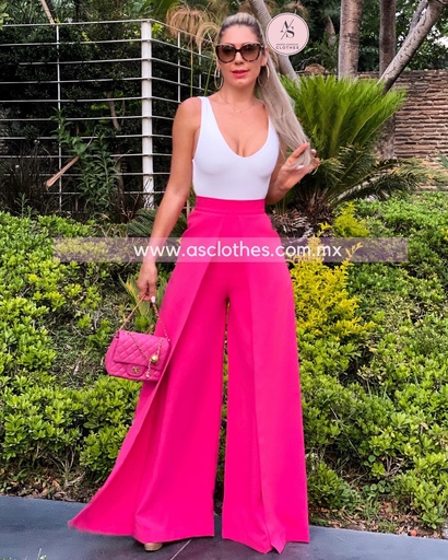 PANTALON CON FALDON LATERAL