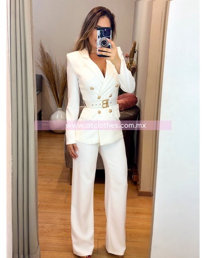TRAJE BOTONES DORADOS Y CINTO