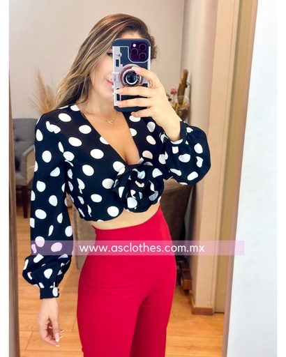 BLUSA/CROP MANGA LARGA FLOR EN ESCOTE