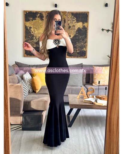 MAXI DRESS A LOS HOMBROS BICOLOR CON MEDALLONES