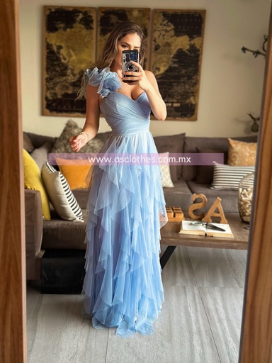 MAXI DRESS TULL OLANES UN HOMBRO CON DETALLES EN GAJOS