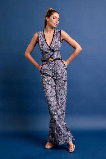 TRAJE CON CHALECO FIGURAS TELA