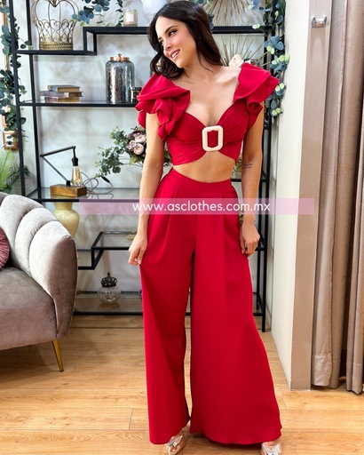 CONJUNTO PANTALON Y TOP CON ARGOLLA EN PECHO